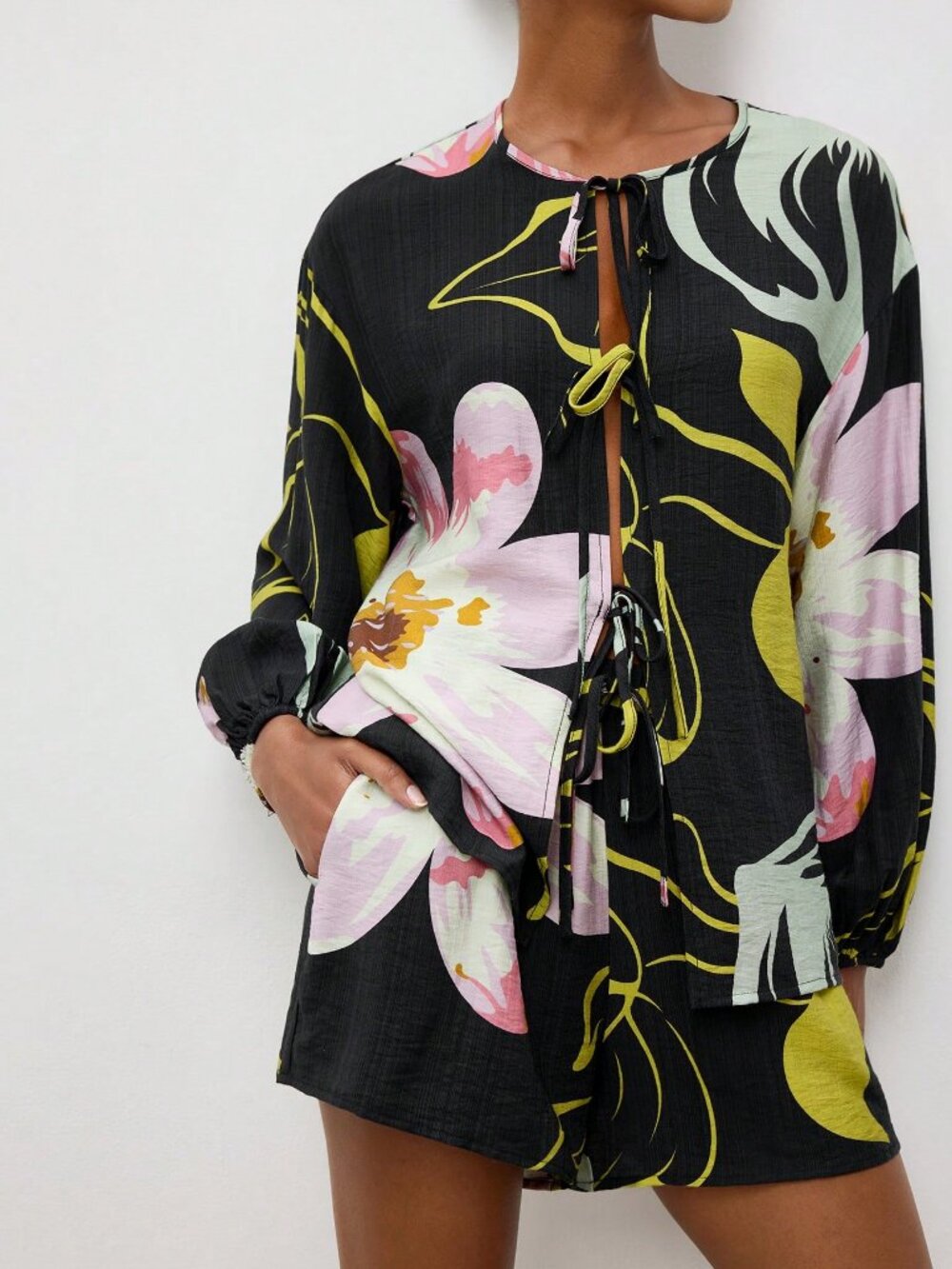 Multicolor Casual Women's Kimono Sleeve Blouse & Mini Shorts Baroque Set